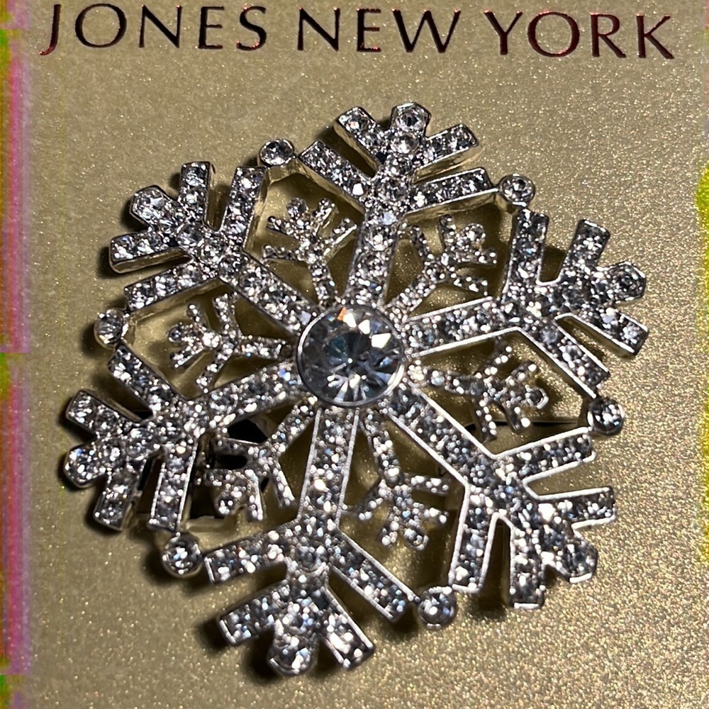 NIB Jones New York snowflake brooch approx 1-1/2”